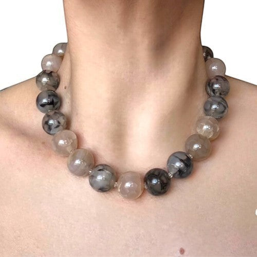 Each One Kai Necklace with grey and clear dyed agate beads and sterling silver clasp, approx. 42cm